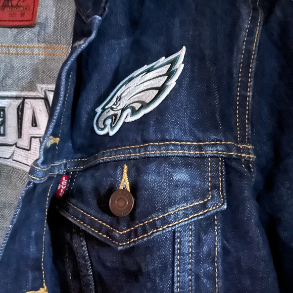 Authentic NFL Levi’s Eagles denim jacket size M - Picture 3 of 8